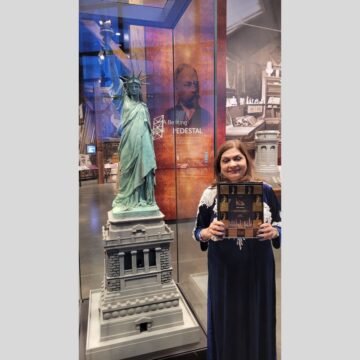 1-1-85 Sima Taparia Receives Elite Most Influential Indian Award at Statue of Liberty in New York