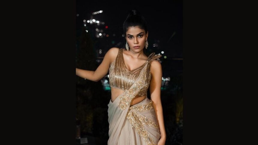 1-213 Actress Anjali Sharma graced the ramp at the Bombay Times Fashion Week, with exquisite designs of the renowned fashion designer, Archana Kochar