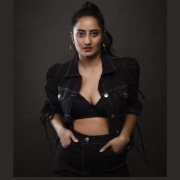 1-82 Prachi Sharma to Star in Upcoming Kannada Film “Swati Nakshatra”