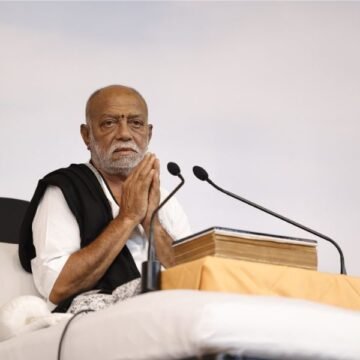 1-1-43 Morari Bapu extends humanitarian assistance of Rs. 25 lakh for war-torn Israel & Palestine