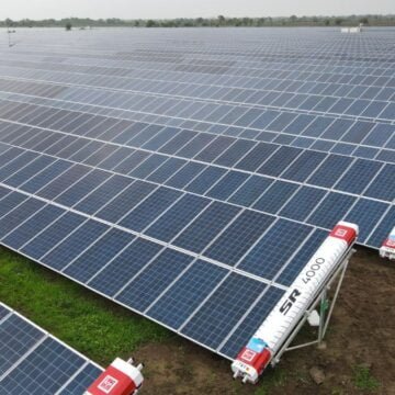 KP Group’s KPI Green OMS Takes Solar Panel Maintenance to the Next Level with Water-Saving Robots