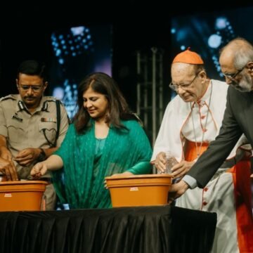 IMAGE-58 Thousands of Mumbai Christians celebrate Christmas with the theme of peace