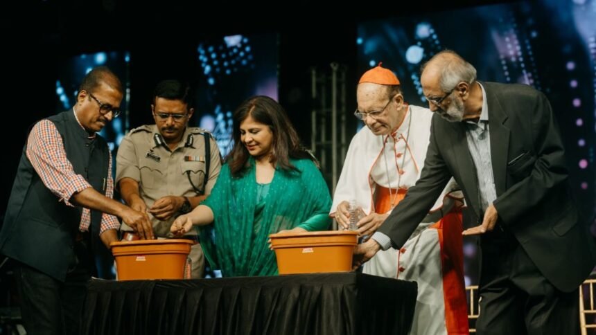 IMAGE-58 Thousands of Mumbai Christians celebrate Christmas with the theme of peace