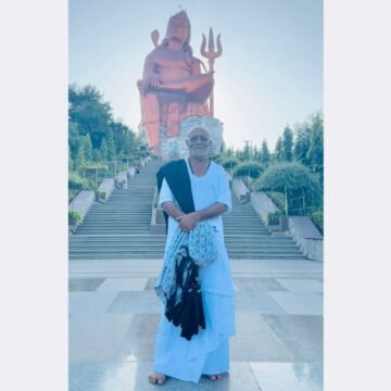 Morari Bapu visits world’s tallest 369 feet Shiva statue in Nathdwara