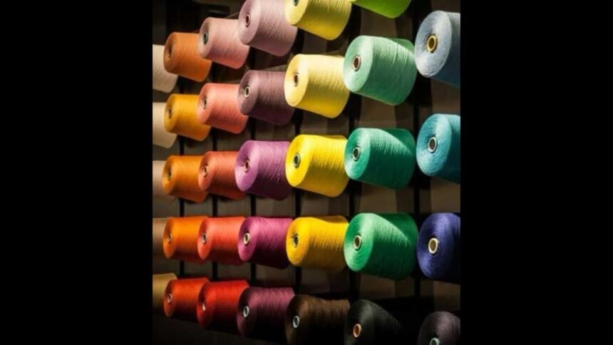 1-67 SOLANKI Group Director Mrs. Rekha Solanki Signs MoU Worth 100 Crores with Gujarat Government for Textile Weaving and Polyester Yarn Manufacturing Plant with Advanced Technologies