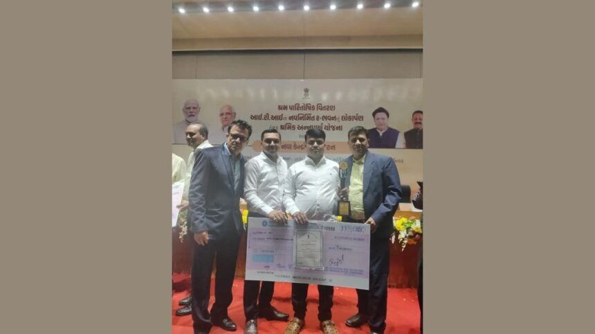 Image-1-56 AM/NS India associate honoured with Rajya Shram award