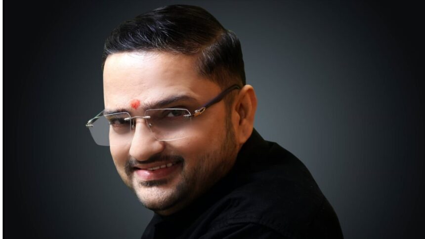 Image-1-8 Renowned Astrologer Acharya Mukti plans to foray into Online Astrology with more than 10000 Astrologers