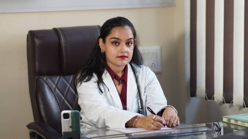 1-89 Dr. Harshmeet Arora Was Given The Healthcare And Fitness Award