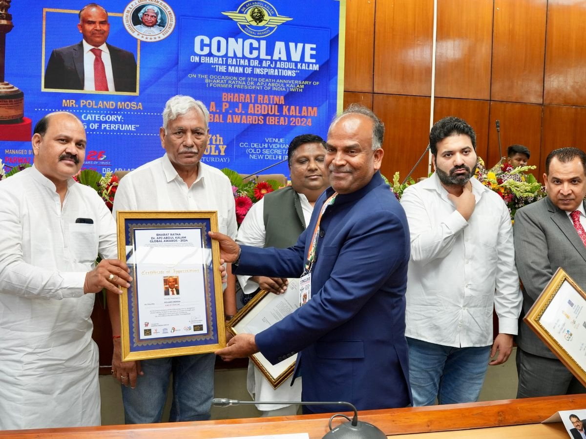 image-1-79 Fragrance World Founder Poland Moosa honoured with King of Perfume title at the Prestigious APJ Abdul Kalam Award 2024 in New Delhi
