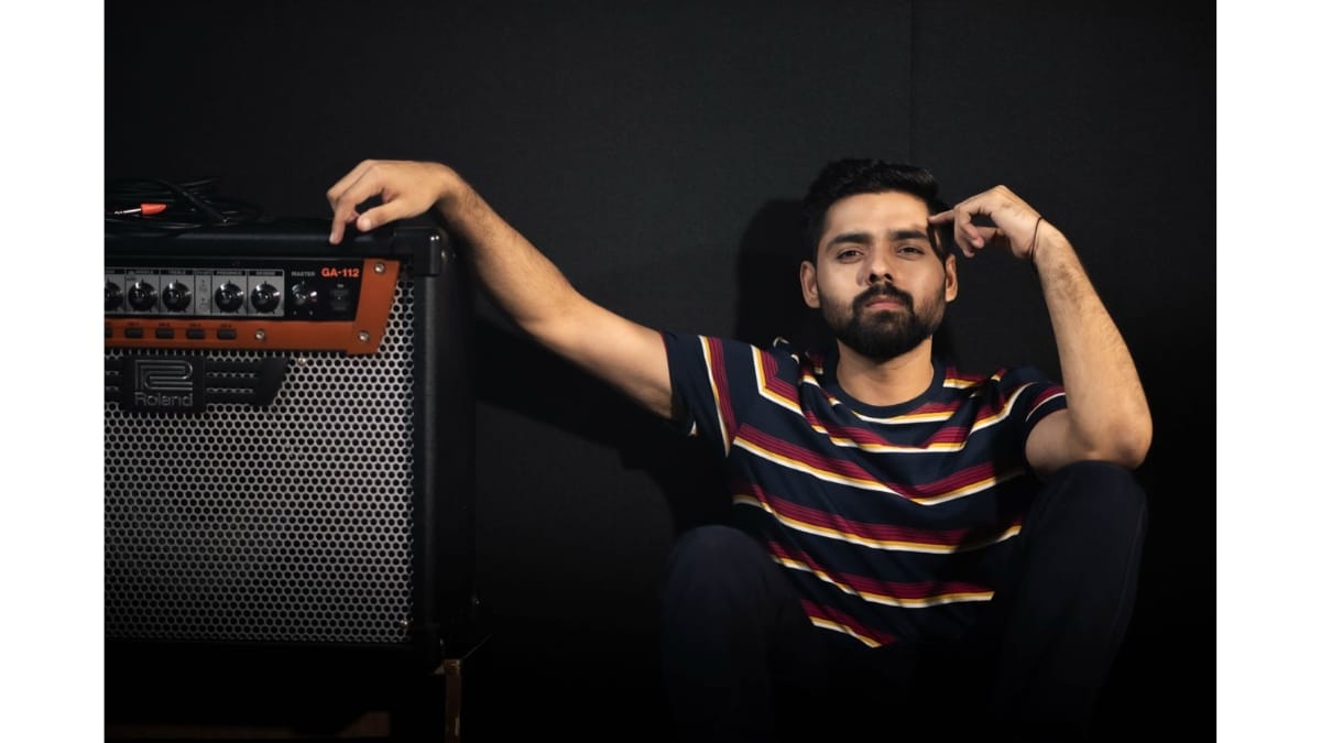 2526007856-Accountant-Singer-Ayush Chartered Accountant turned Singer-Songwriter Ayush Gupta releases heartfelt new single ‘Kaash’