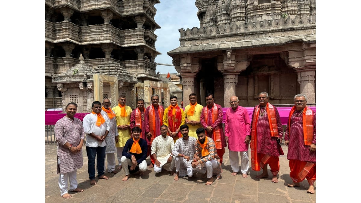 Dwarka-on-Janmashtami Surat Family Offers Waghas to 24 Temples in Dwarka on Janmashtami