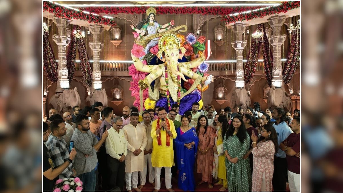 Ganesha Whispering into Lord Ganesha’s Ear Fulfills Wishes – Every Year 50 to 80 Devotees Place Idols in Gratitude at the Mandap