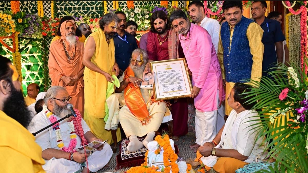 PNN-2025-09-01T145253686 Mahant Nritya Gopal Das Ji Maharaj blesses Dr. Abhishek Verma as ‘Sanatan Warrior’