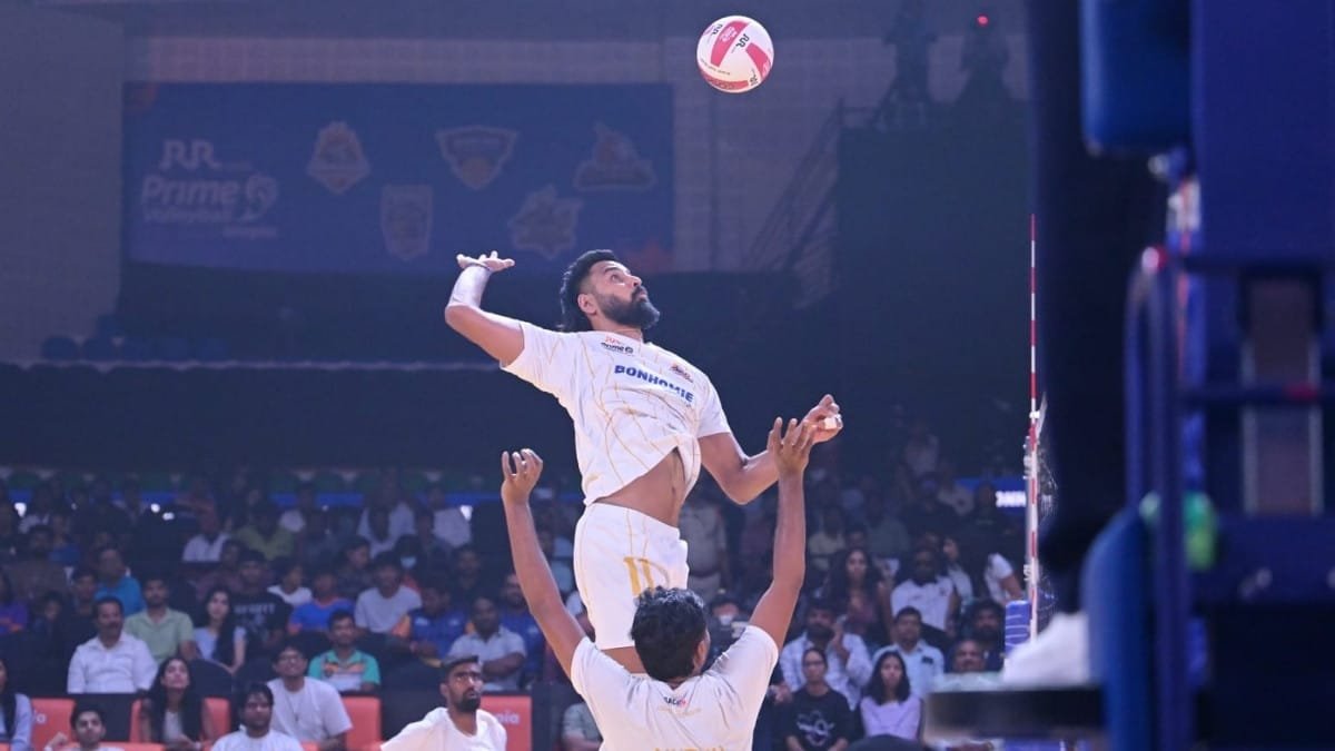 PNN-2025-10-23T155928375 PVL 2025: Ahmedabad Defenders hand Mumbai Meteors their first defeat of the season