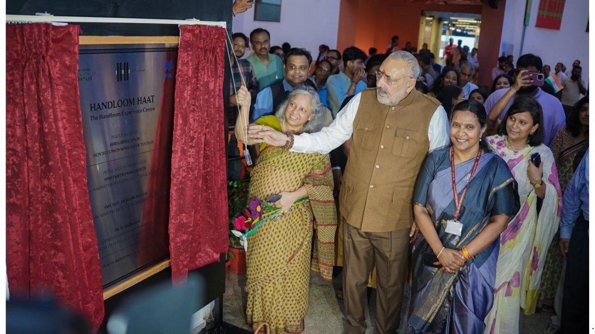 PNN-2026-08-17T115911.952 Giriraj Singh Inaugurates ‘Weave The Future 5.0’, Unveils Visvakarma Gallery at Re-envisioned Handloom Haat