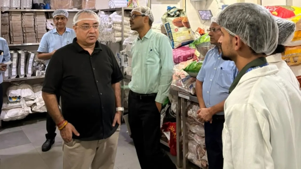 PNN-2026-08-20T122222.272 IRCTC CMD Rahul Himalian inspects Mumbai’s Catering Network, puts focus back on Quality and Hygiene