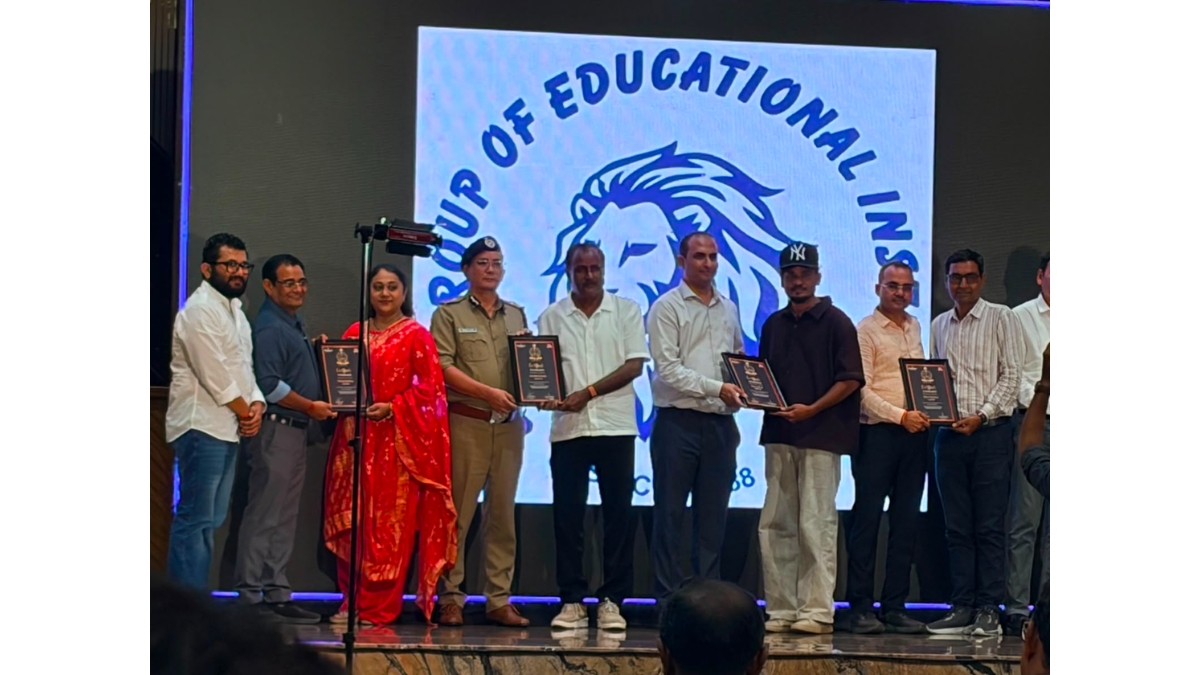 PNN-2026-09-10T181730.342 Sungrace School, Sunlight School, And Sunrise School, along With Five Teachers From The Leo Group, were Honored By The Divya Bhaskar Daily Newspaper
