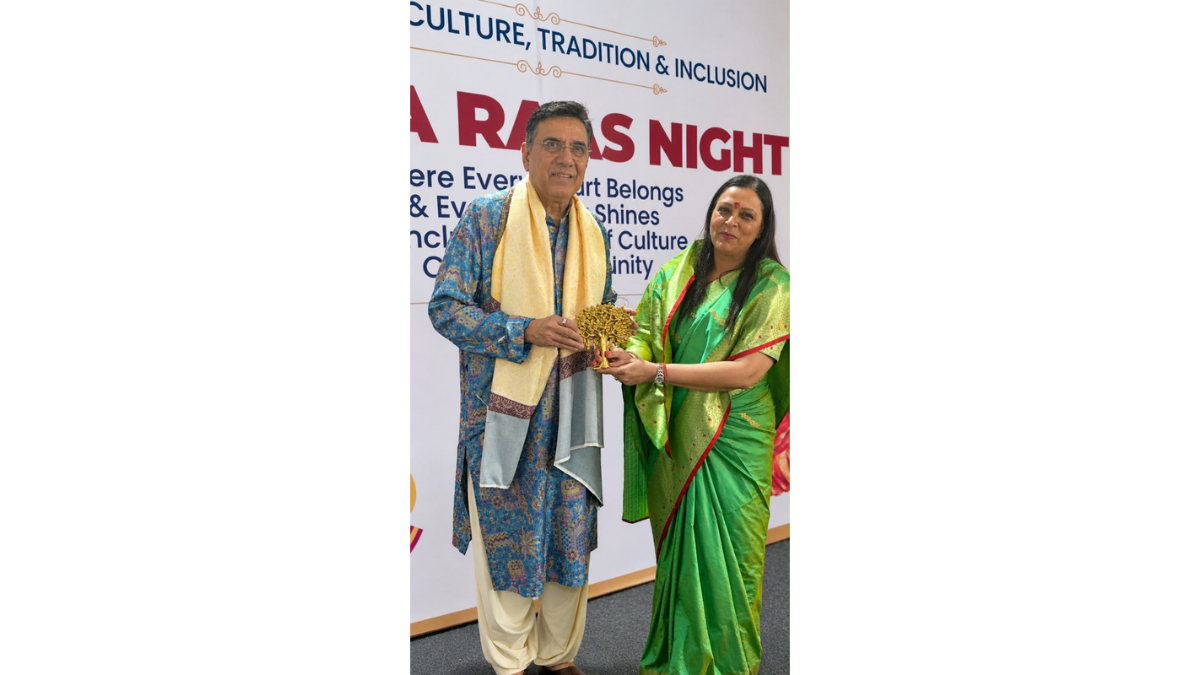 PNN-105 Boman Irani Attends Nidarshana Gowani’s Kamala Mills Dandya, Celebrating the Spirit of Navratri