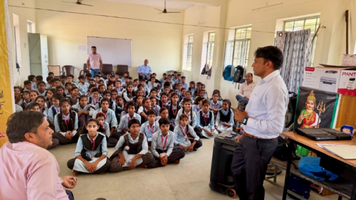 PNN-19-1 Jeevan Prasad Swami: Cyber Security Awareness Session at PM SHRI Chhapura Kalan, Students Receive Guidance for a Safer Digital Future